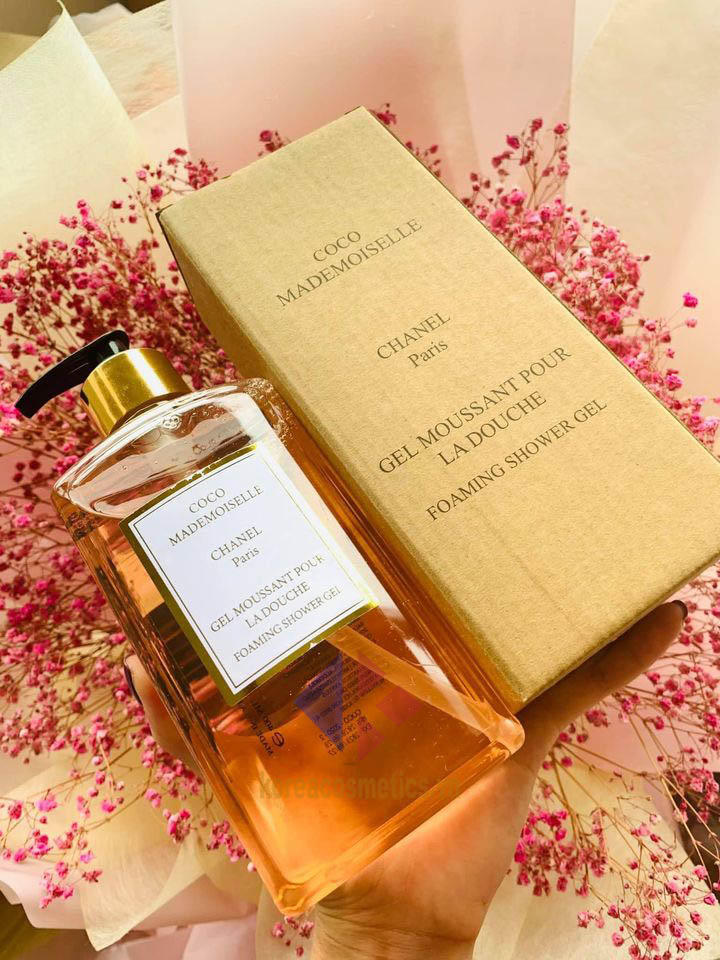 CHANEL  New Discover COCO MADEMOISELLE Le Gel A 2in1 aftersun shower  gel for the body and hair that is subtly scented with the notes of COCO  MADEMOISELLE Its travelfriendly packaging makes